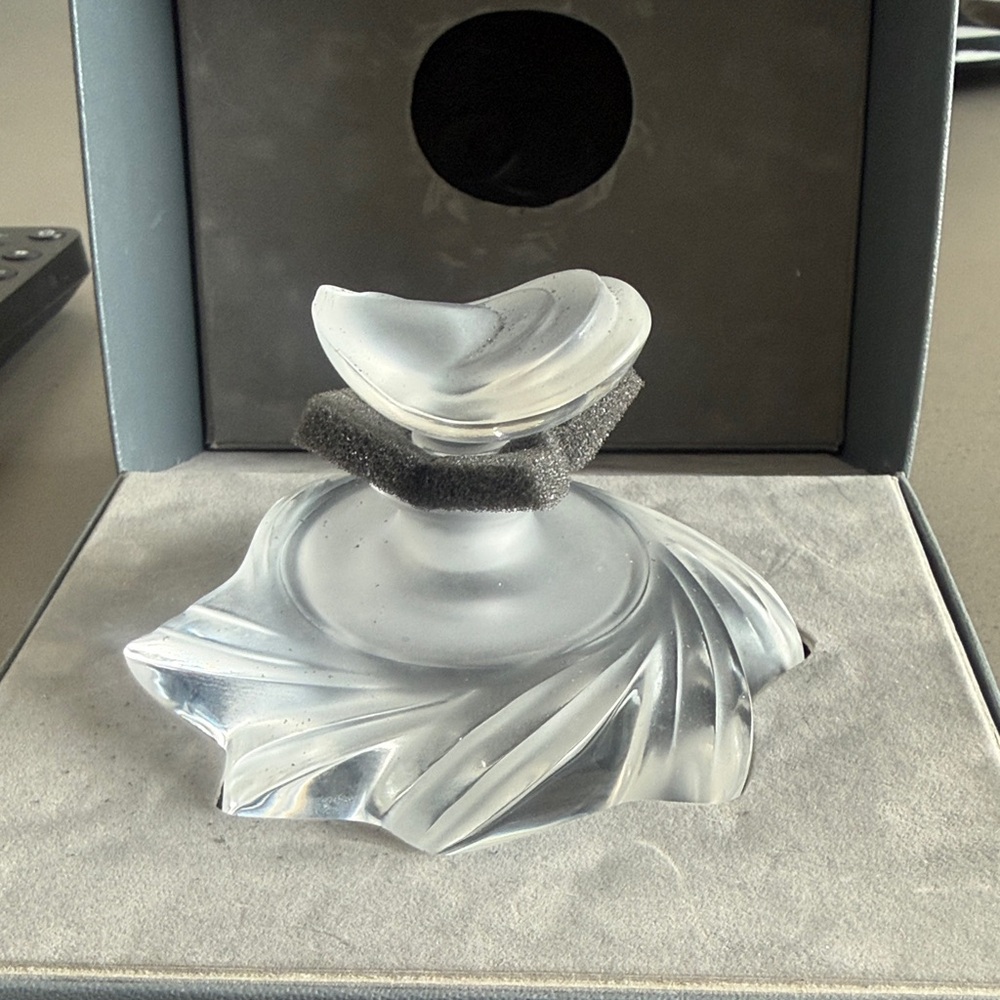 Lalique crystal samoa perfume bottle 
Brand new in box